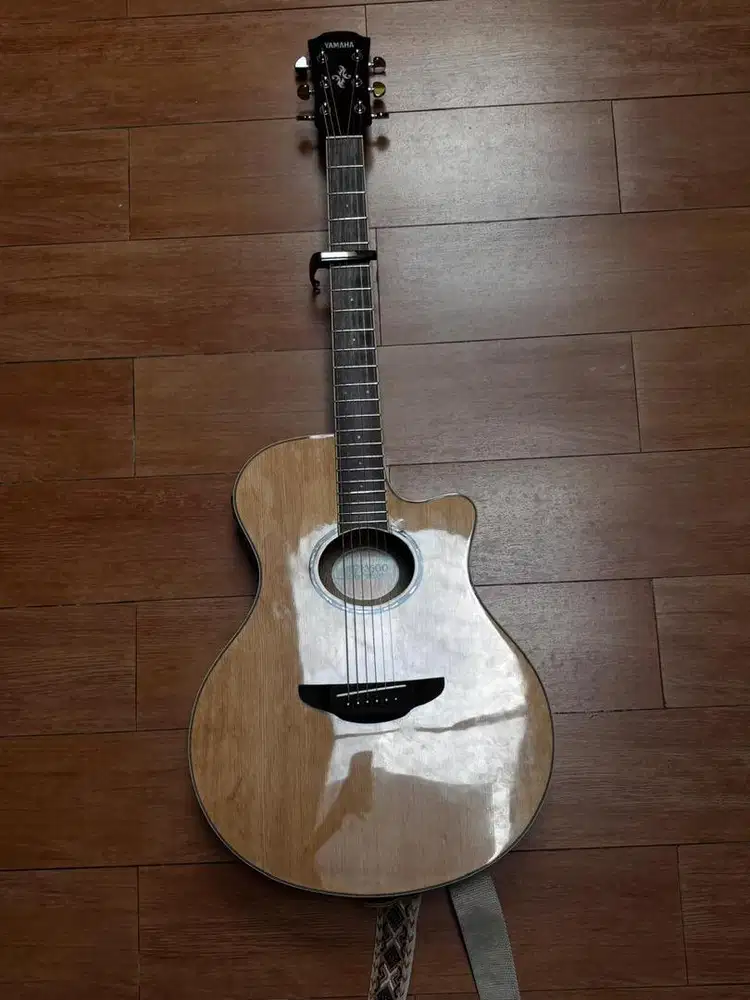 Guitar-Yamaha APX 600 NT