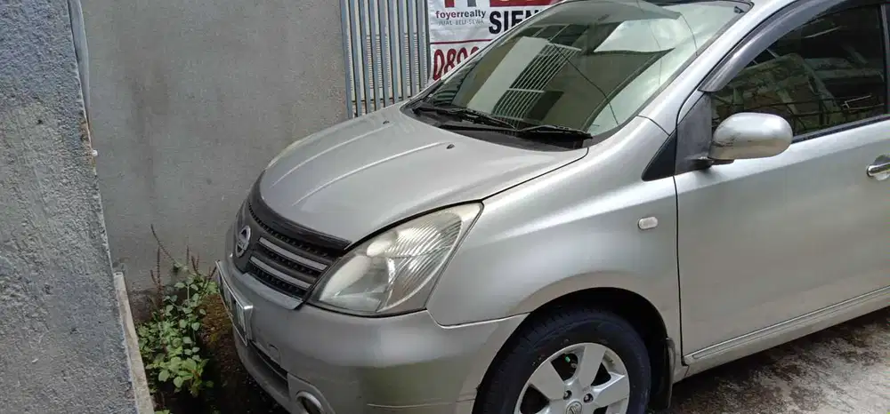 Nissan Grand livina 2010 Bensin