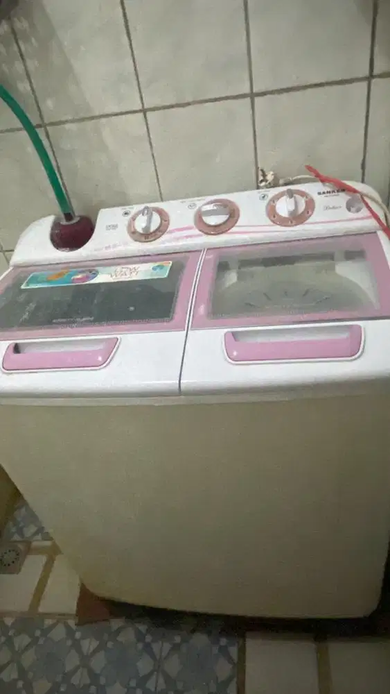 Kulkas dan mesin cuci normal