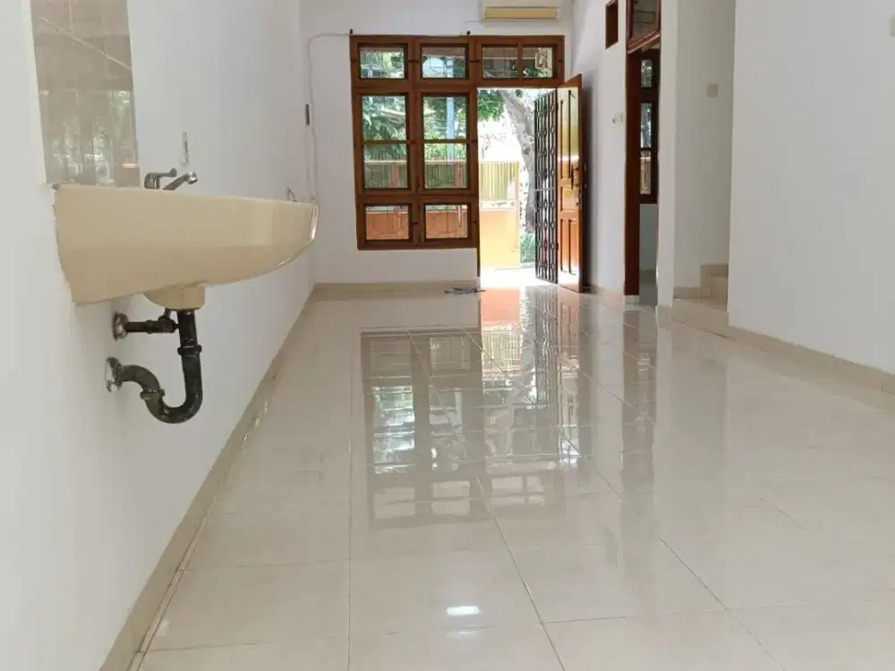 Rumah Baru Tanjung Duren jual/sewa murah S317