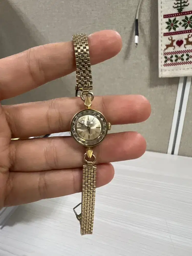 Jam Tangan Wanita Omega Gold
