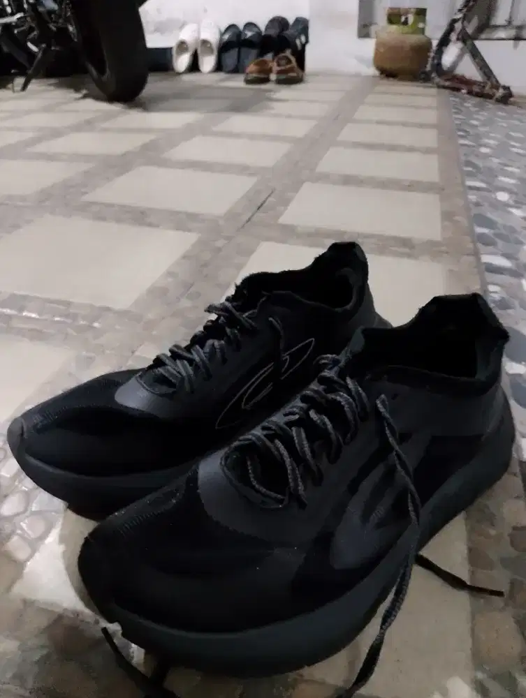 Sepatu Lari 910 Nineten Geist Ekiden