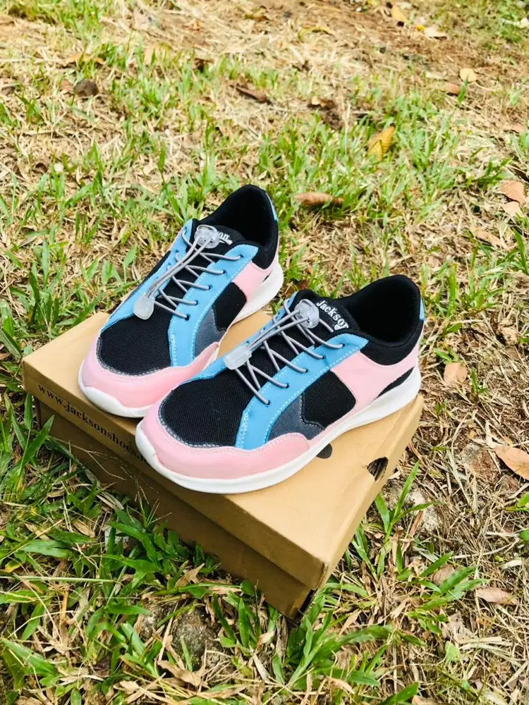 Sepatu anak baru beli