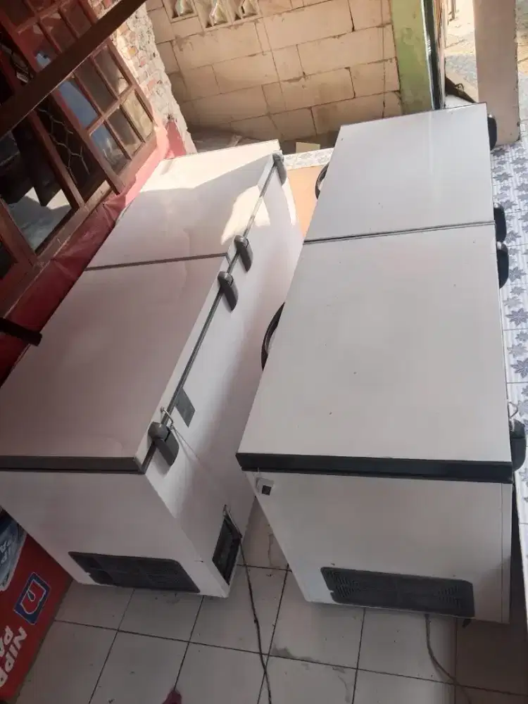 Jual prizer box GEA 750 liter kondisi normal siap pakai