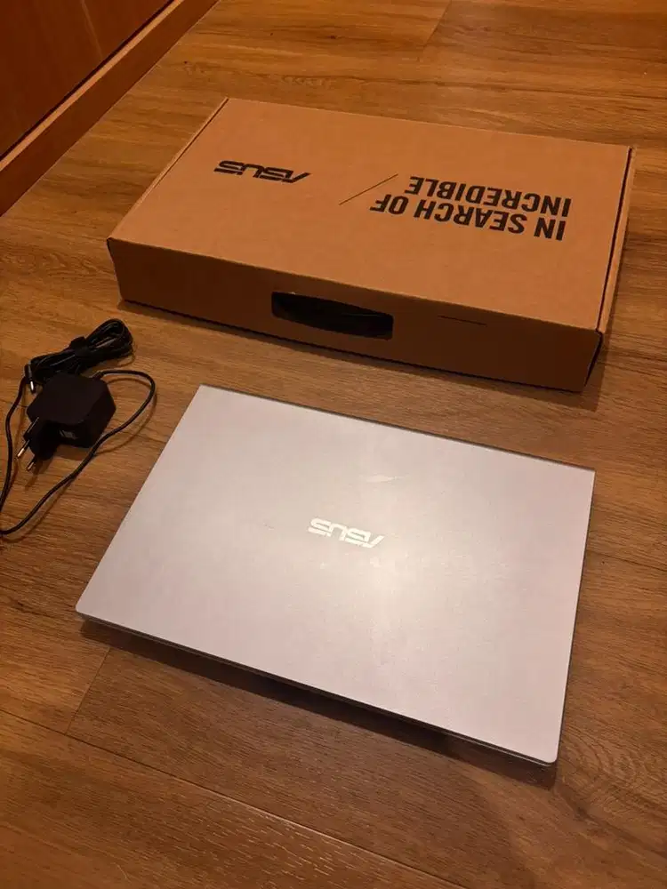 ASUS VivoBook Ryzen 3 RAM 8GB SSD 256GB Windows 11 Mulus