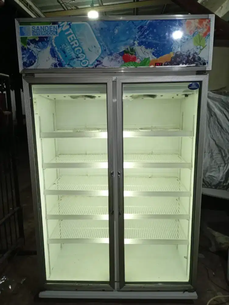 Jual showcase 2 pintu merek SANDEN kondisi normal siap pakai