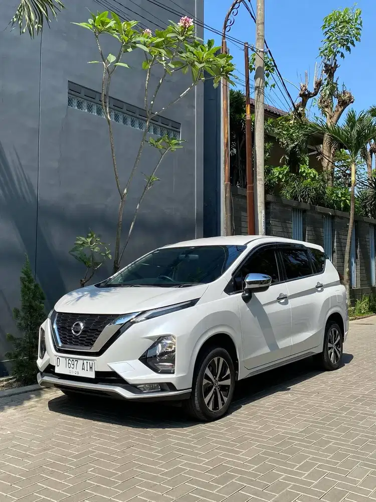 LIVINA VL KM 13RB SEPERTI BARU