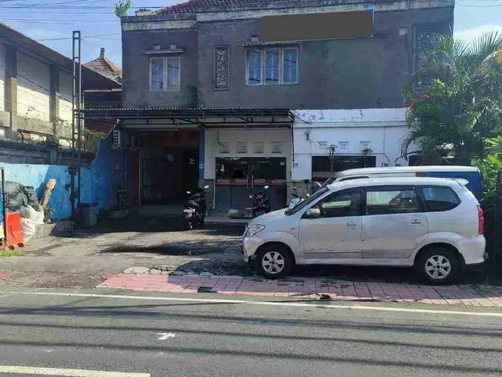 Gedung dekat Lapangan Puputan  dan Renon Denpasar Bali