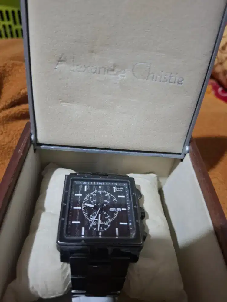 Jam laki-laki Alexandre Christie