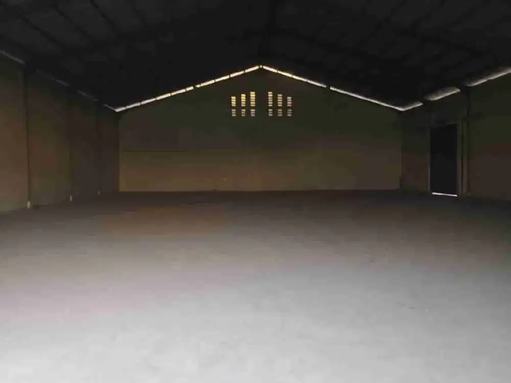 Gudang Margomulyo Indah. Ada Ruang Kantor, Halaman Luaa. Siap Pakai.