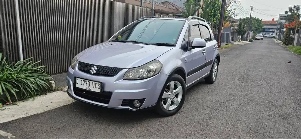 SUZUKI SX4 X-OVER M/T Kondisi Istimewa Sekali dan Siap Pakai