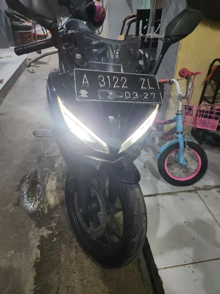 Honda cbr 150 hitam