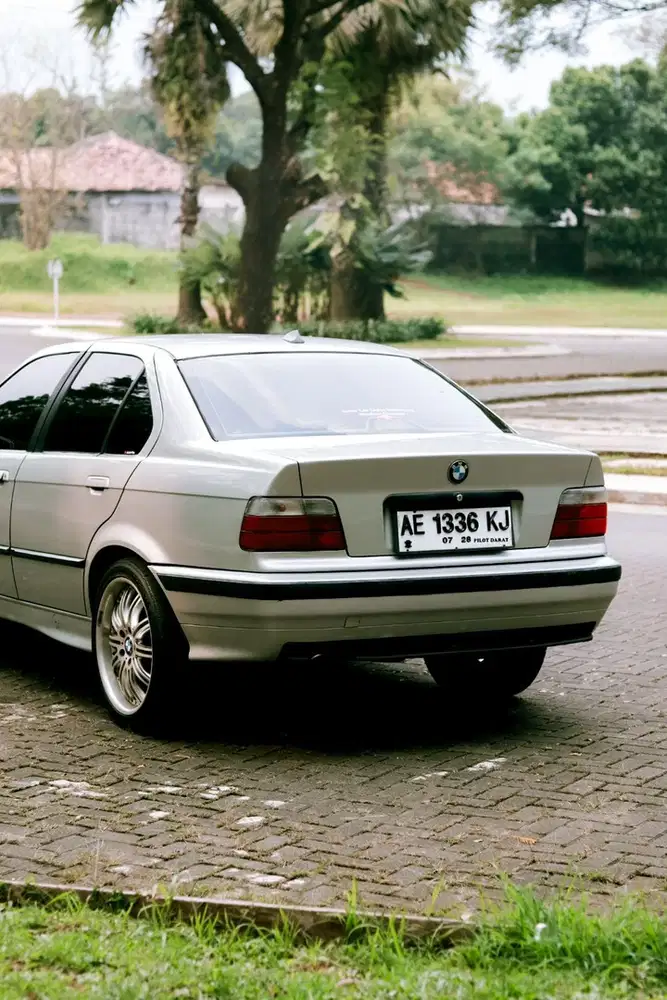 BMW 318i 1996 Bensin