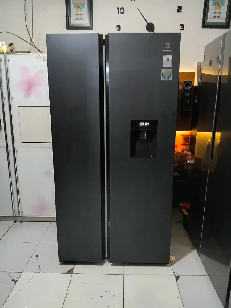 Dijual kulkas electrolux kondisi normal