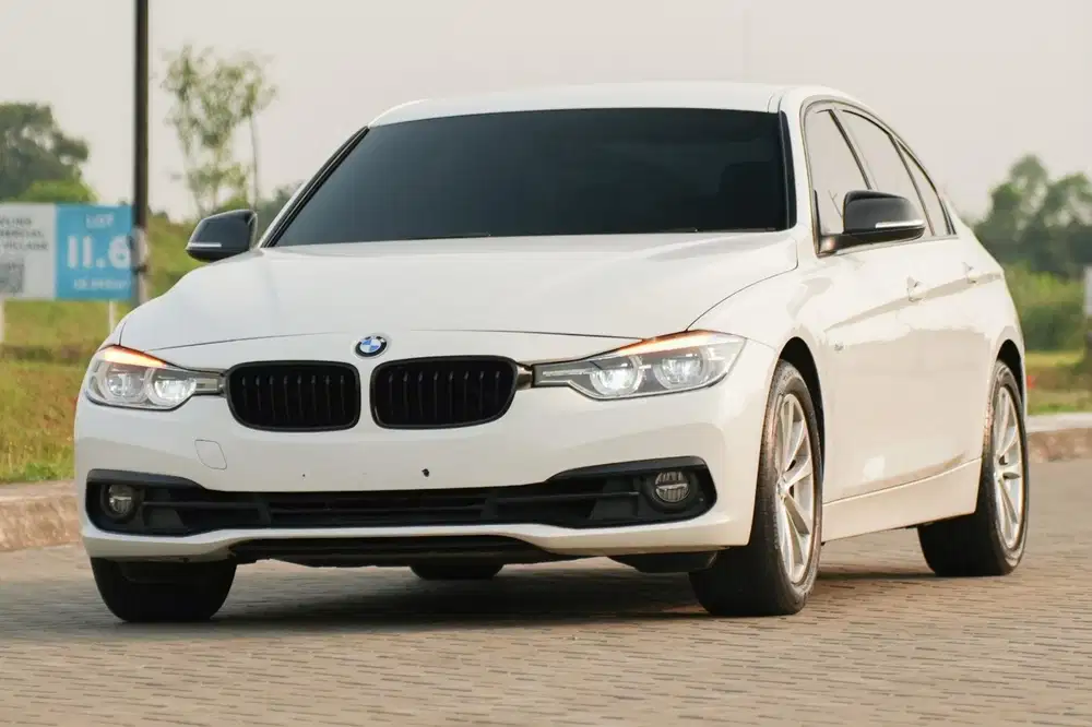 Odo low pajak panjang BMW 320i Sport Facelift LCI 2017 - 2018 (F30)