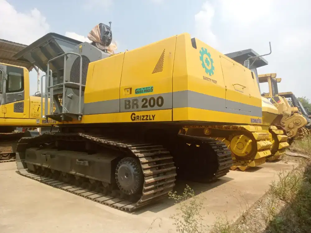 CRUSHER KOMATSU BR200-1 ALAT BERAT PENGHANCUR BATU