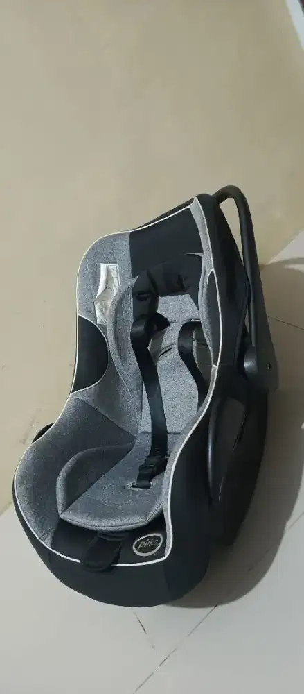 Car seat bayi agar aman duduk di mobil