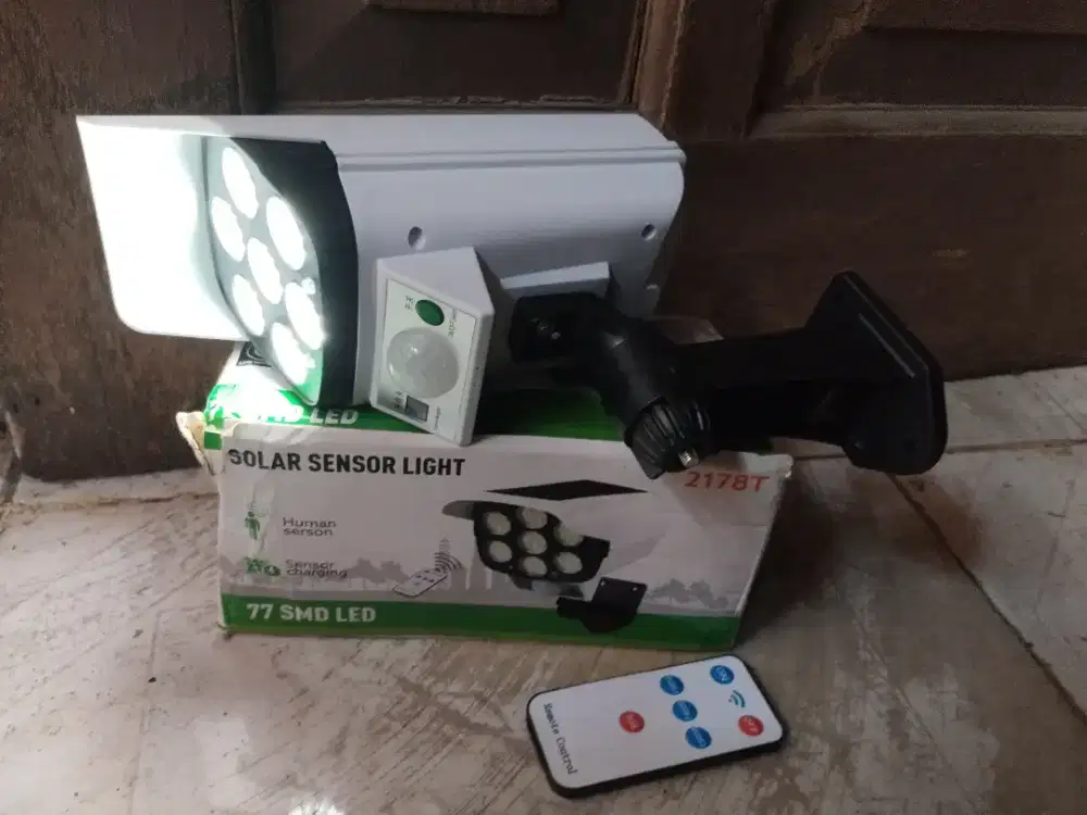 Solar sensor light