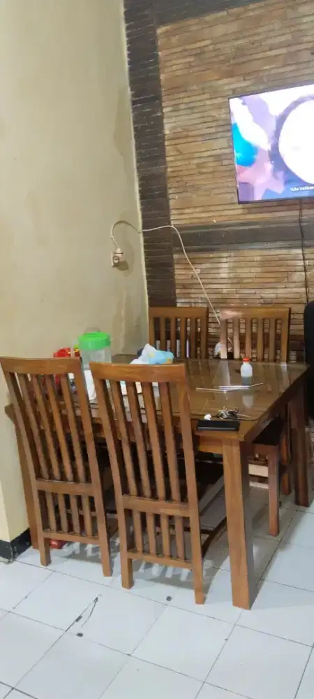 Meja makan kayu minimalis asli dari kayu jati