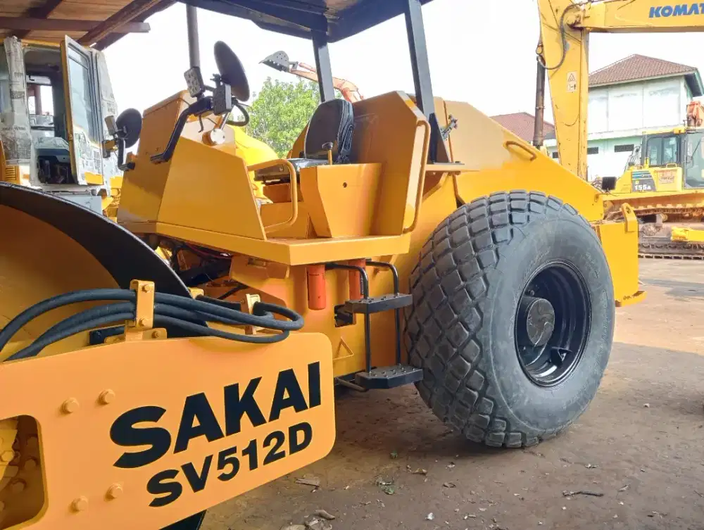VIBRO COMPACTOR 2012 ALAT BERAT SAKAI  SV512D .