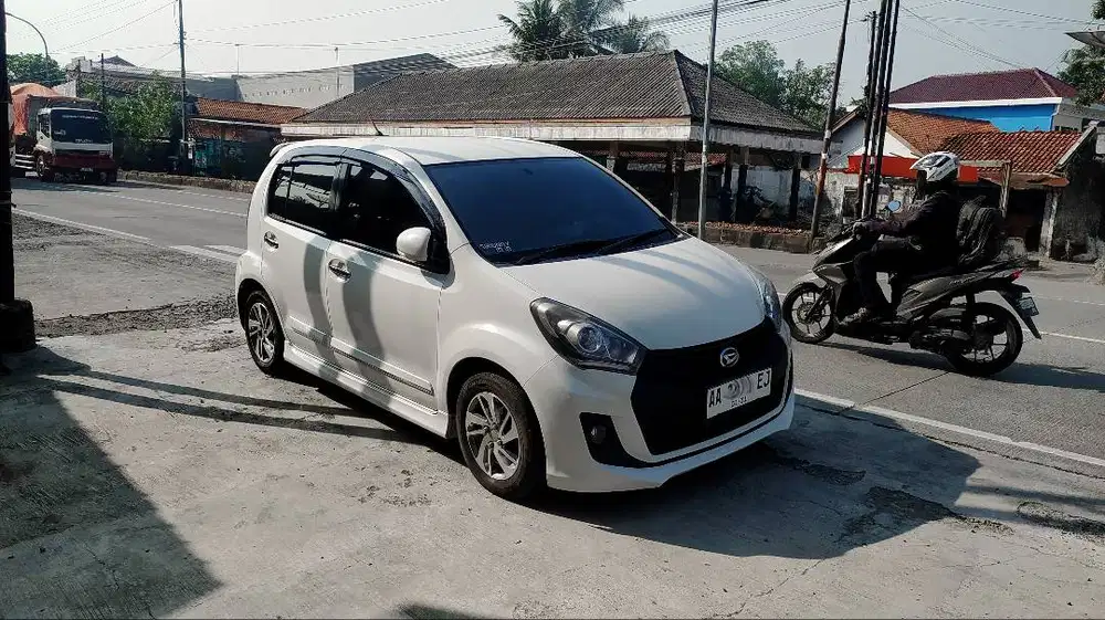 DAIHATSU SIRION RS 2015 FACELIFT Manual