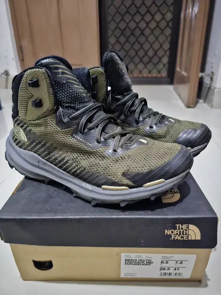 Sepatu merk The North Face Original