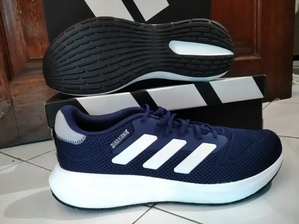 Sepatu Adidas response run sizs 43 murah