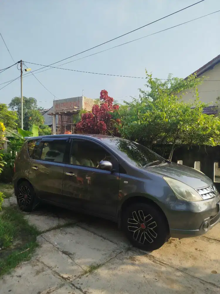 DIJUAL CEPAT NISSAN LIVINA
