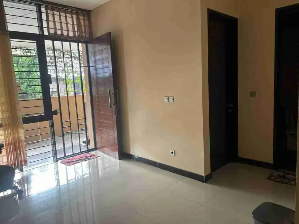 jual cepat rumah bagus semi furnished di taman Kopo indah 2