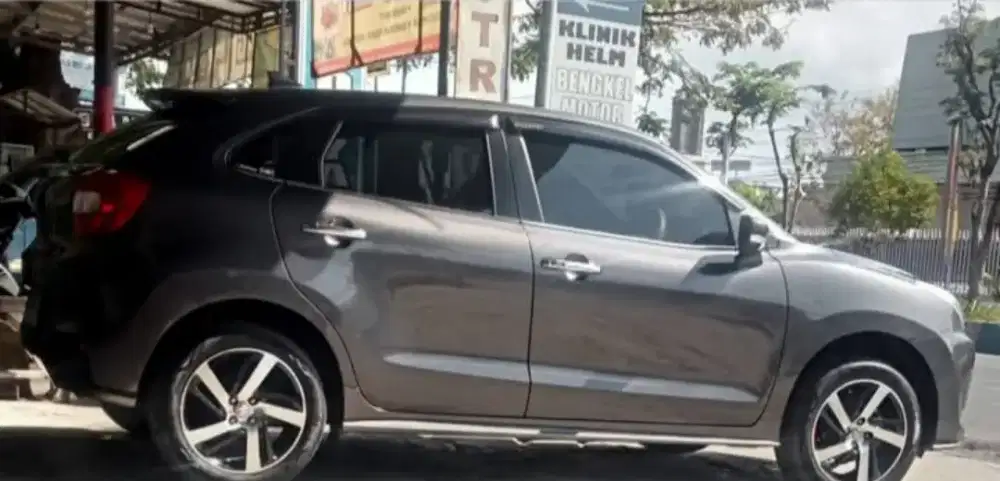 Suzuki Baleno M/T 2018 Abu2 tua metalik