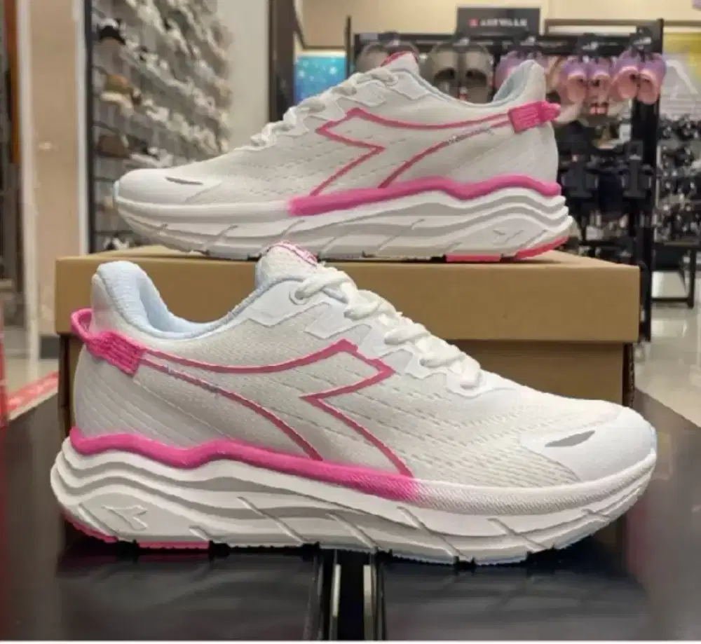 Sepatu putih diadora run sizs 37 murah