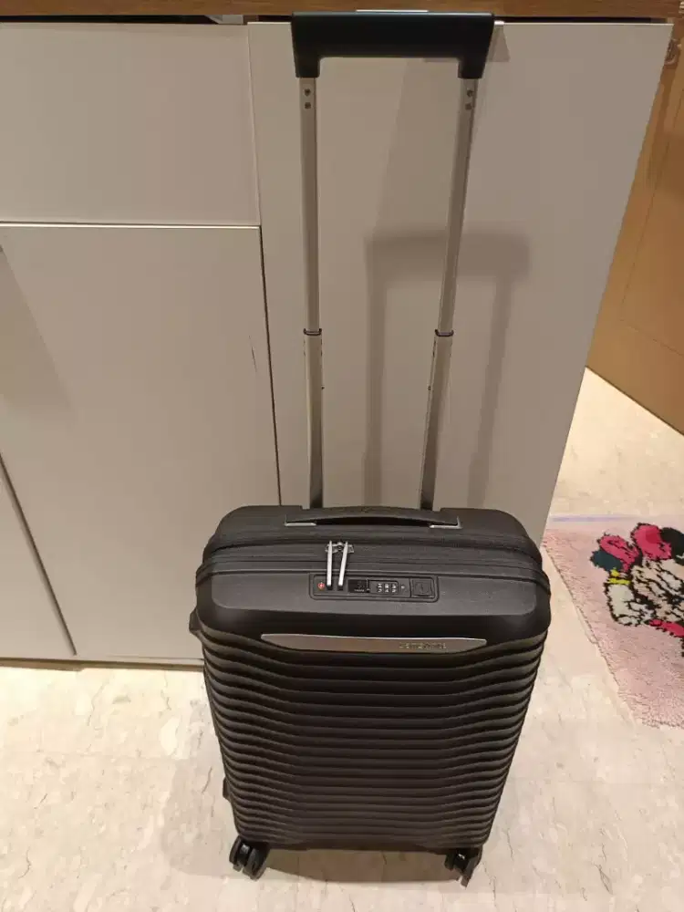 Koper Samsoinite cabin 20 (Seperti Baru )+port USB, Expandable,Ringan
