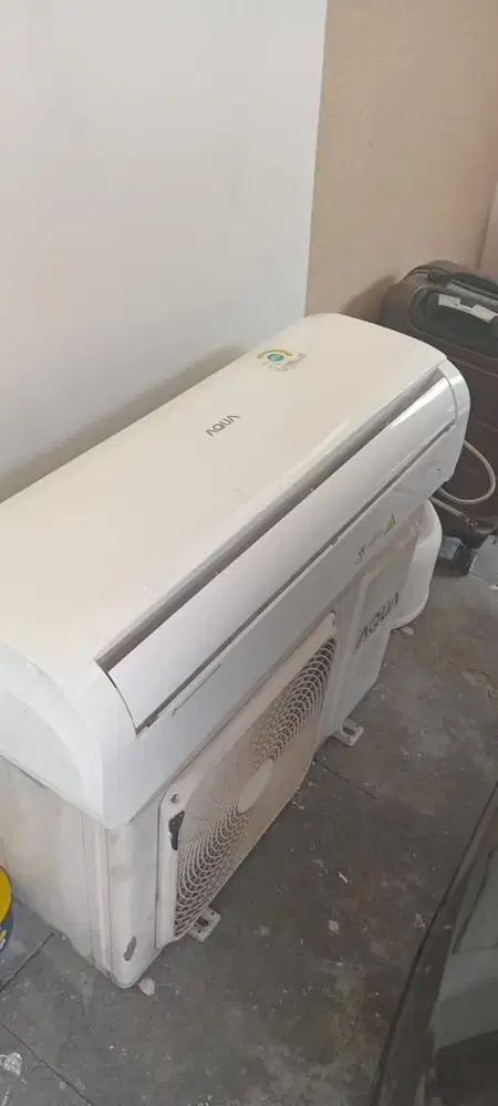 AC AQUA 1/2 pk (SECOND LIKE NEW)