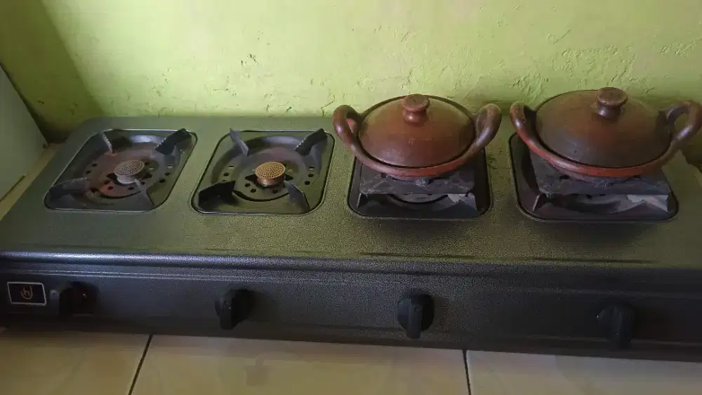 Kompor 4 tungku