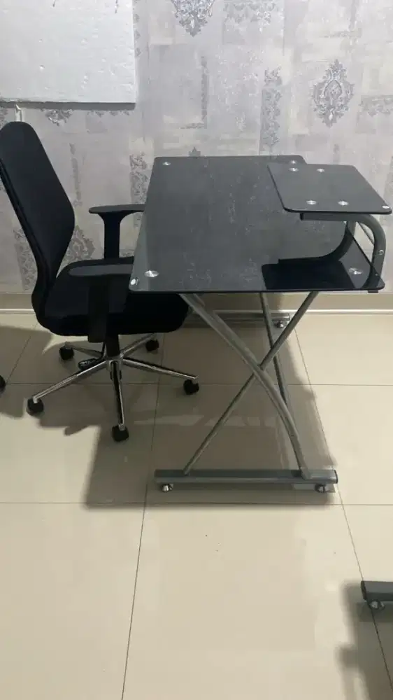 Paket Meja dan Kursi Kerja
