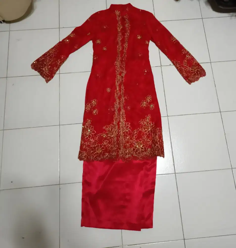 Set pakaian pesta