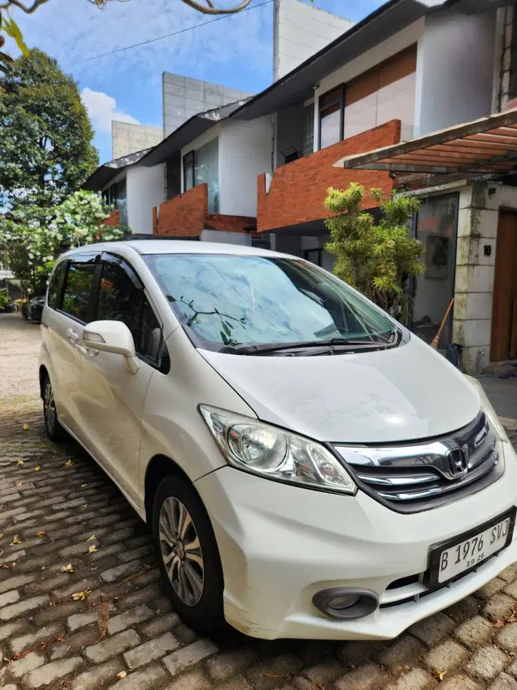 HONDA FREED 2012 KM RENDAH PUTIH 1.5 e AT