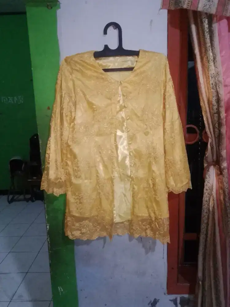 Kebaya warna kuning