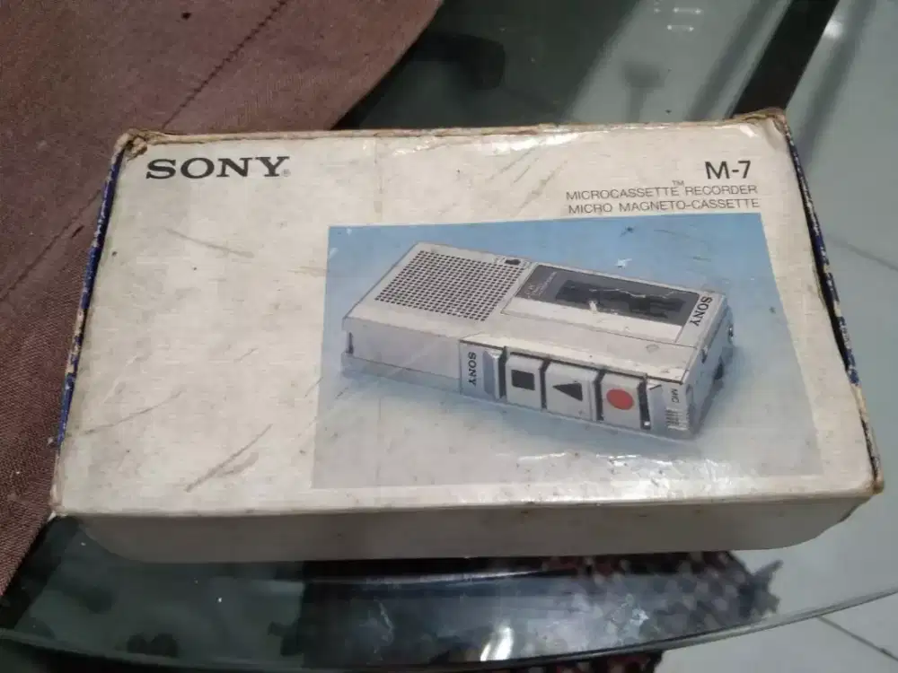 Alat perekam suara SONY M-7