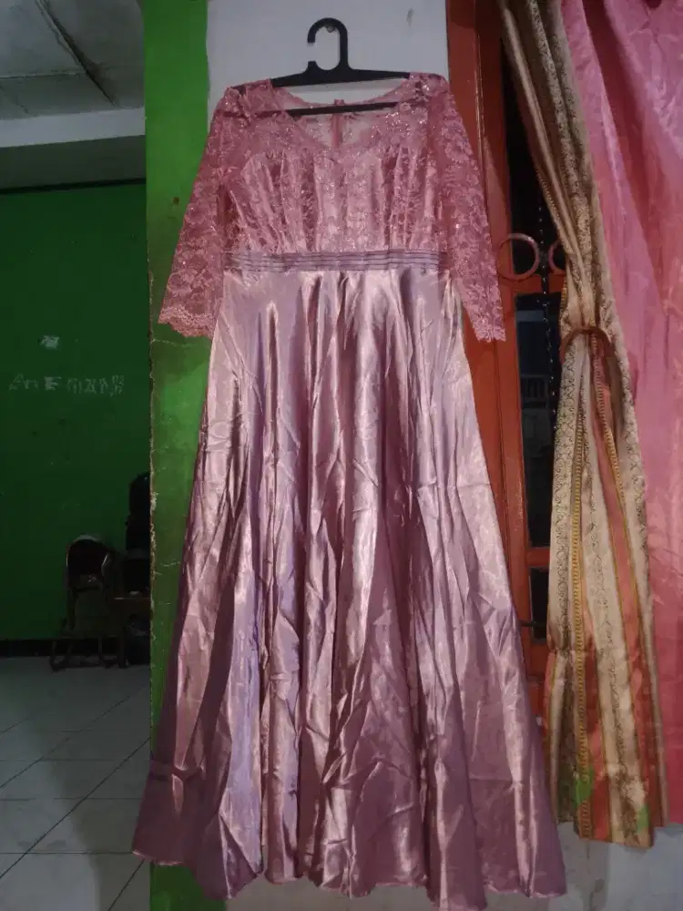 Dress brukat warna rose
