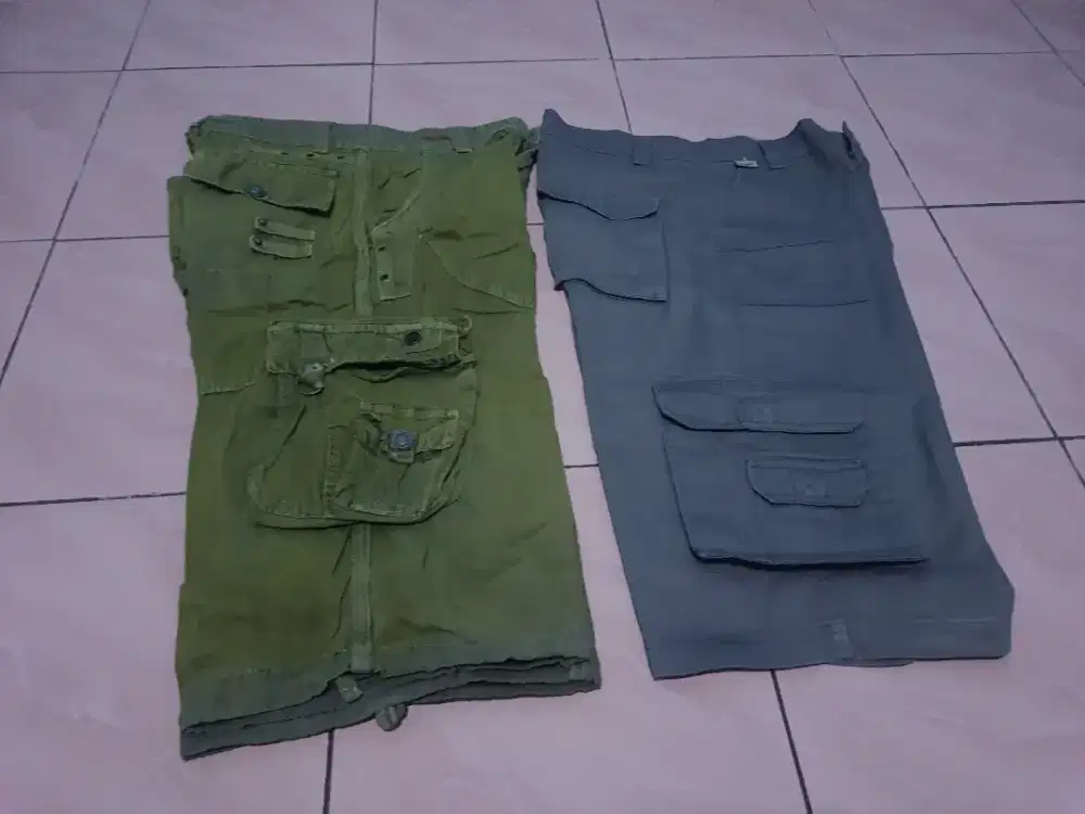 Celana pendek bekas pakai