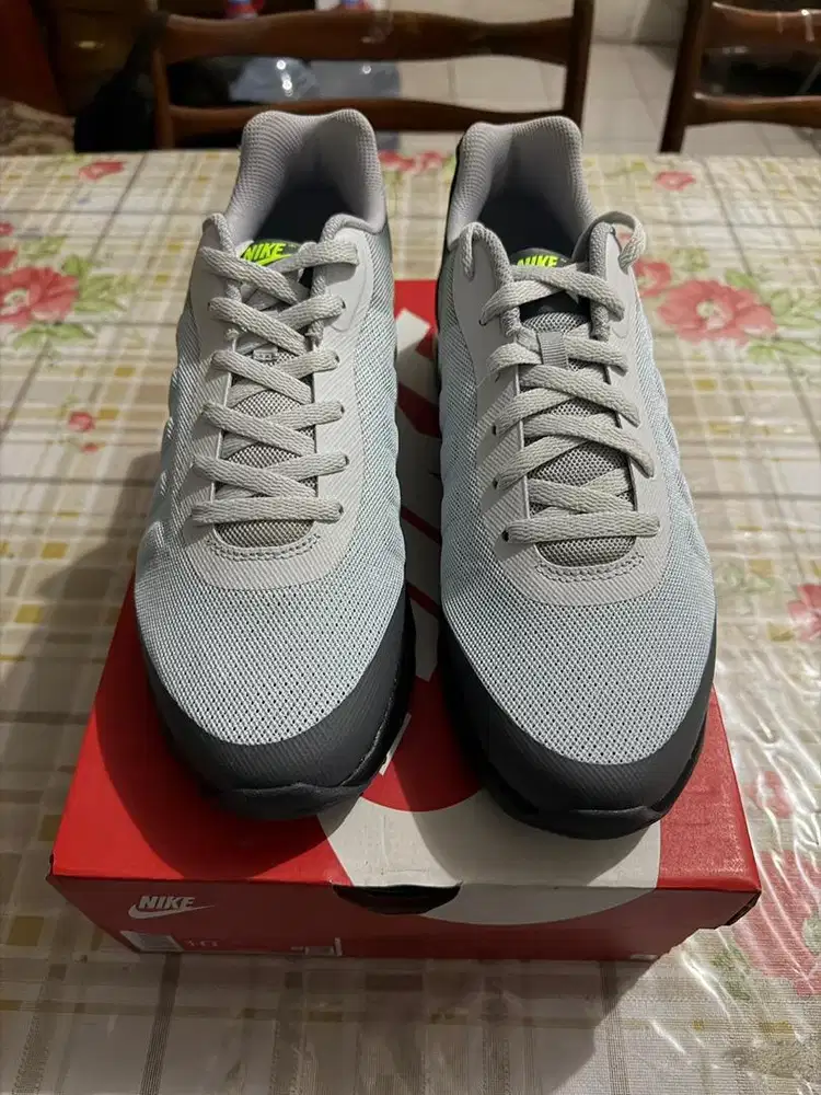 Nike Air Max Invigor Black/Volt Size US 10/44 New Original