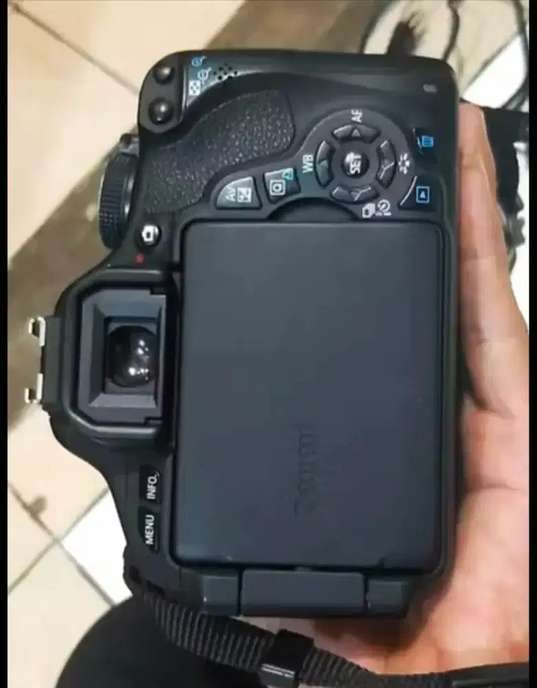 Canon EOS 600D + Lensa Kit 18-55