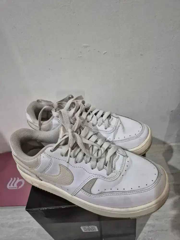 Sepatu Putih Wanita N*K*