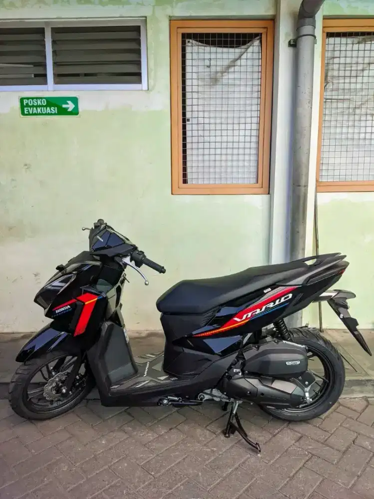 VARIO 125 CBS HITAM
