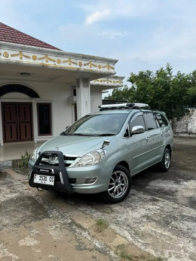 Innova V MT 2005