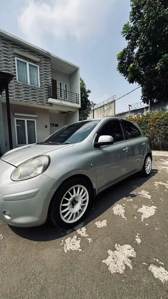Nissan March 2011 Bensin