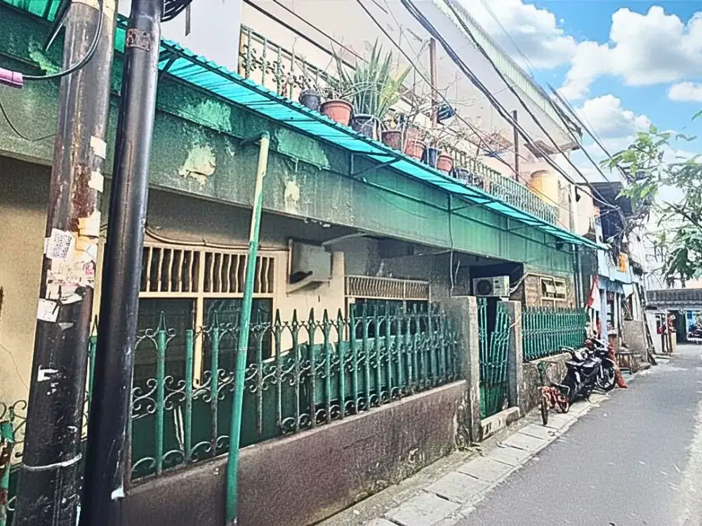 Rumah Hitung Tanah Strategis Dekat Season's City Jembatan Besi Tambora, Jakbar - SHGB