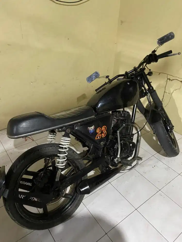 GL PRO NOTE CUSTOM CAFERACER