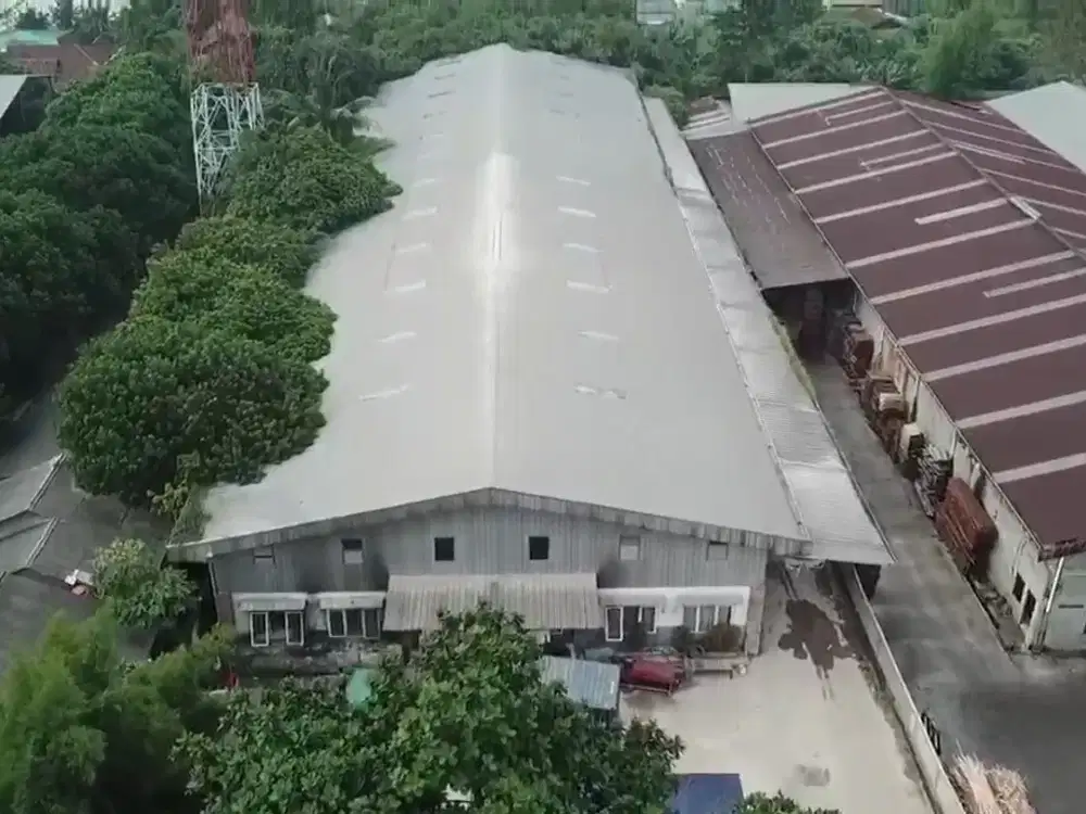 Pabrik di Zona Industri Cukanggalih, Curug - Tangerang, Banten.